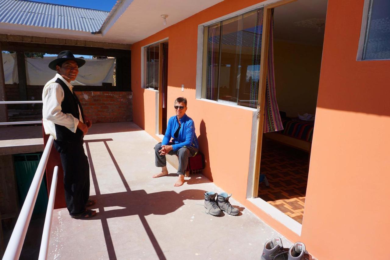Tikawasi Homestay Comunidad Pueblo Isla Amantani Jose Luis Ocosuyo المظهر الخارجي الصورة